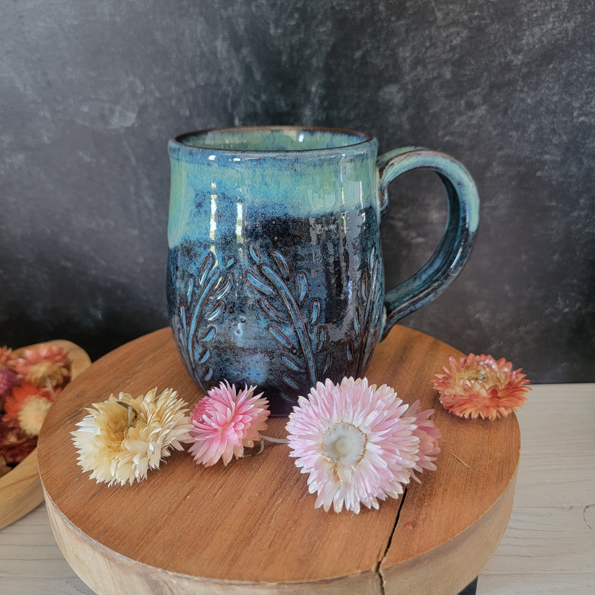 Mug Carved Grass in Blue
