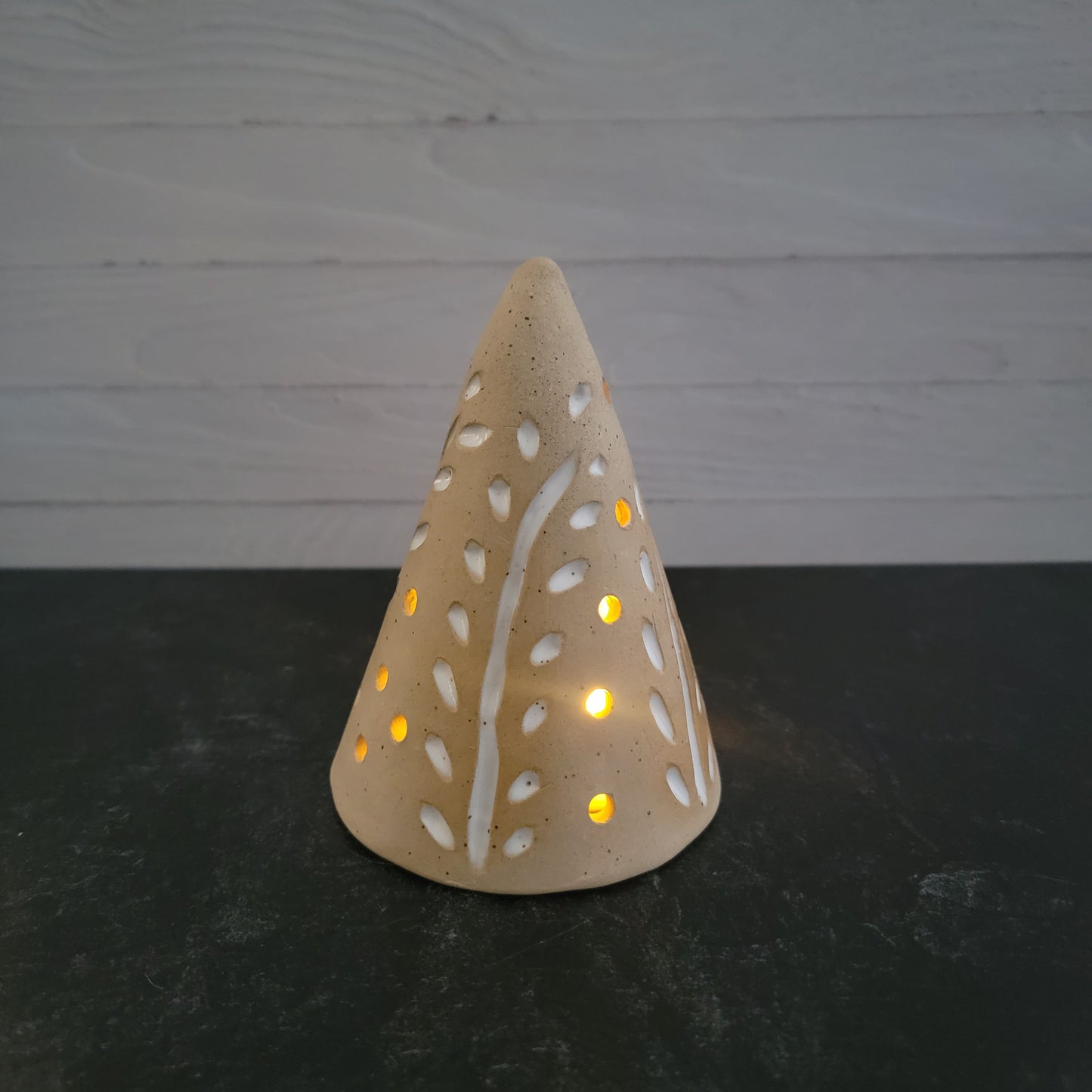 Small Tree Luminary (Buff and white)