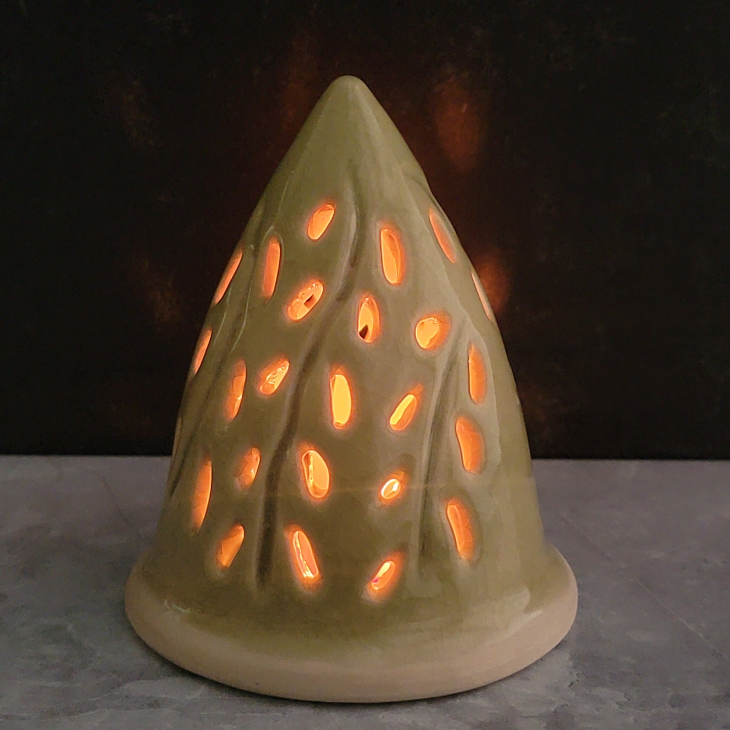 Tree luminary in light green crackle