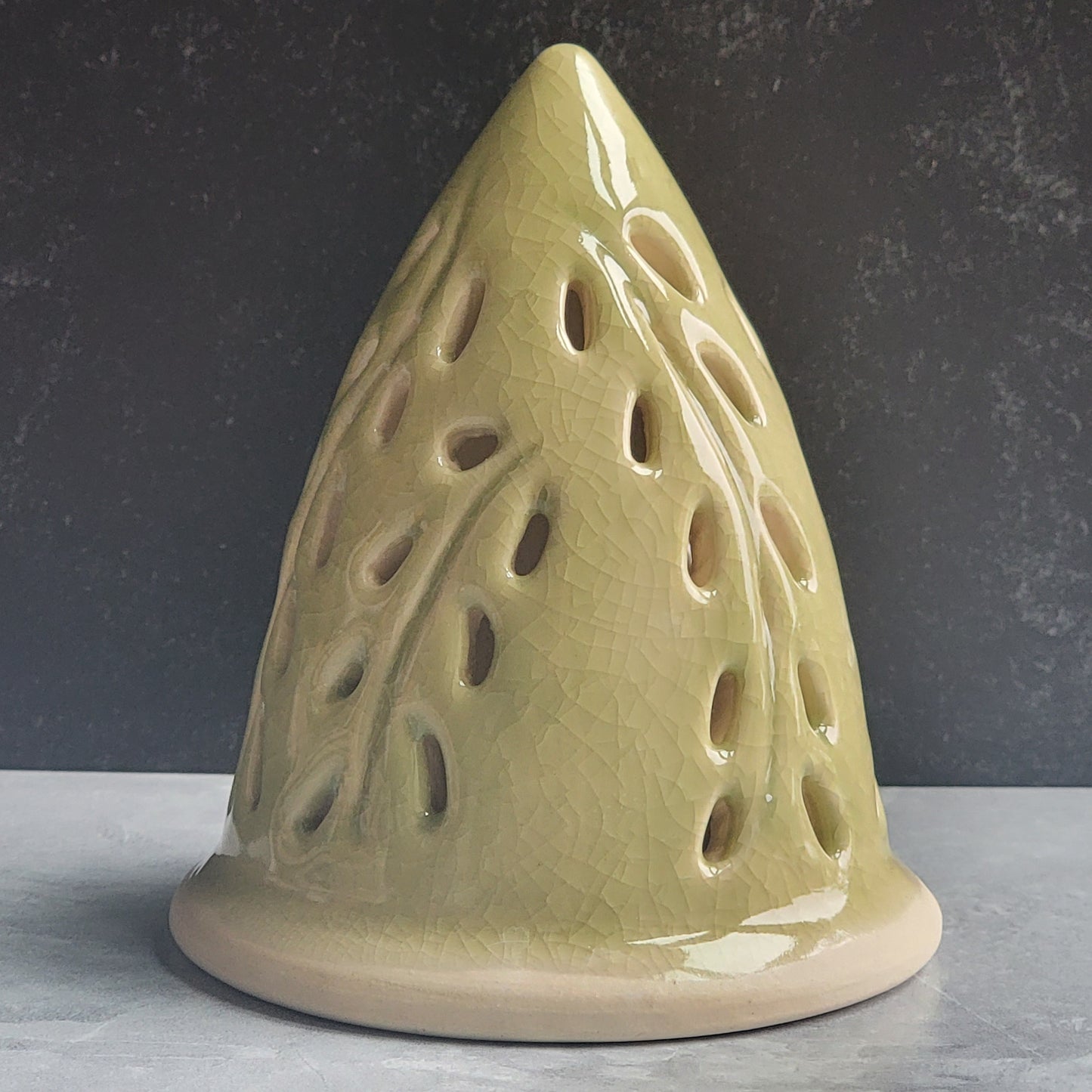 Tree luminary in light green crackle