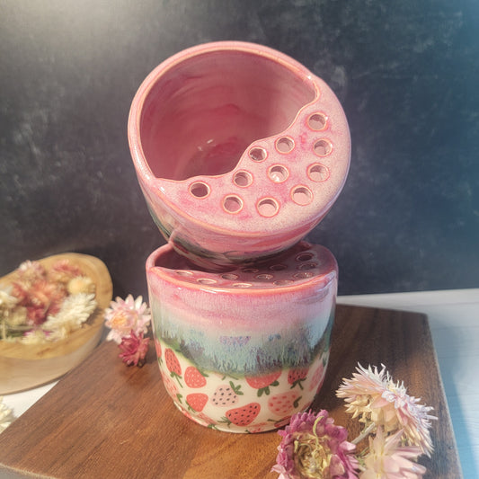 Mini Berry Bowl in Strawberry