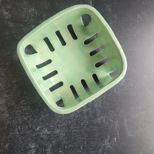 Berry basket in Green leaf