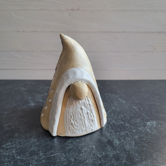 Gnome small (Buff and white carved details)